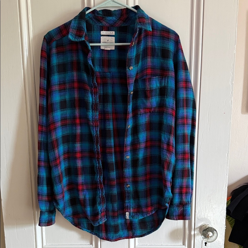 American Eagle Blue and Red Flannel Plaid Button-Up Shirt Boyfriend Fit